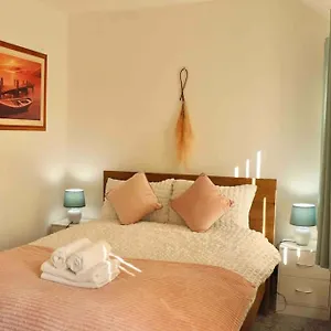 Stunning Free Wifi &parking Leeds (West Yorkshire)